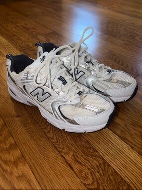 New balance 530 women’s 9.5/ men’s 8